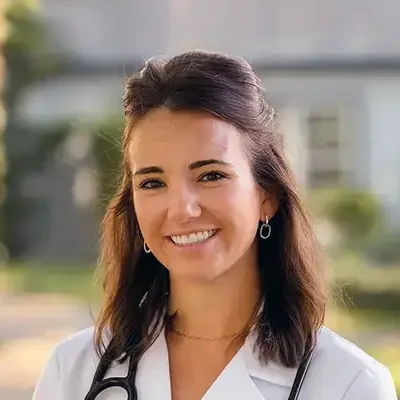A headshot photo of Shae Warren